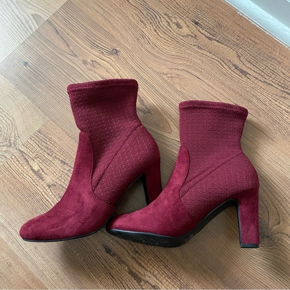 Impo Tizel ankle boot size 7 1/2 woman’s sock pull on heel fall winter like new - Picture 1 of 9